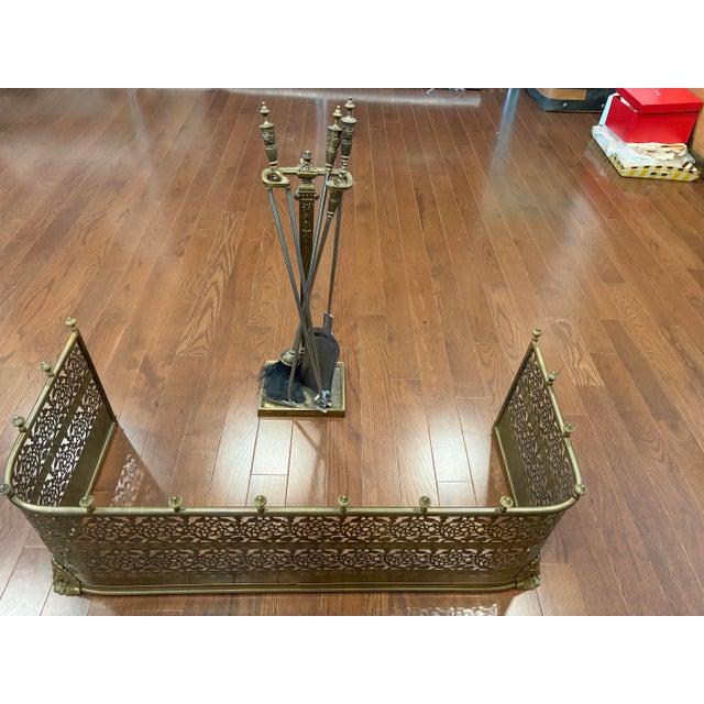 Vintage 19th Century English 5-Piece Ornate Brass Pierced Fireplace Fender and Tool Companion Set For Sale - Image 9 of 12