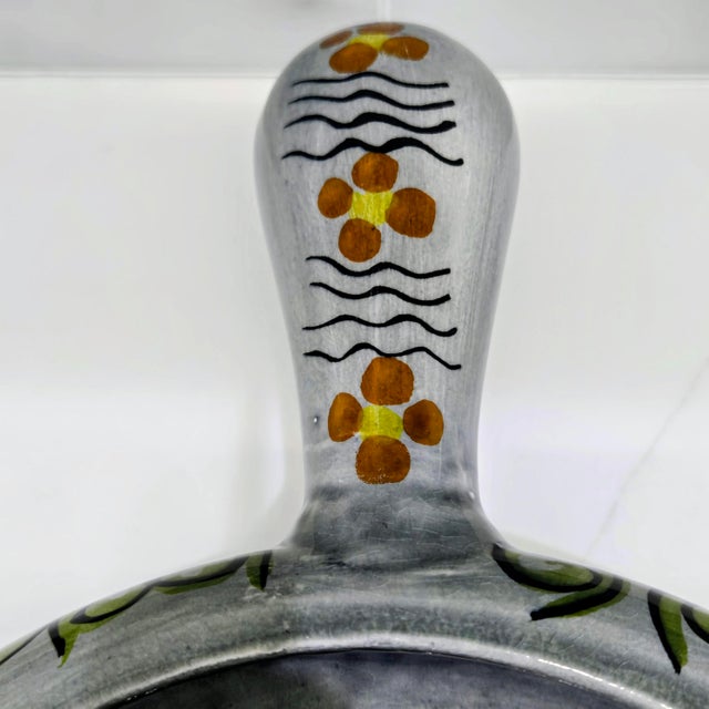 Ceramic José Noé Suro Cerámica Suro Hand‑Painted Mexican Cazuela – Tonalá Folk Art Pottery, Bird & Floral, Mid‑Century For Sale - Image 7 of 9