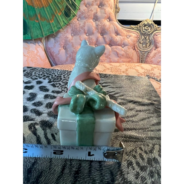 Up for consideration is a beautiful vintage small Lennox Christmas cat with presents. This would look lovely in your home...