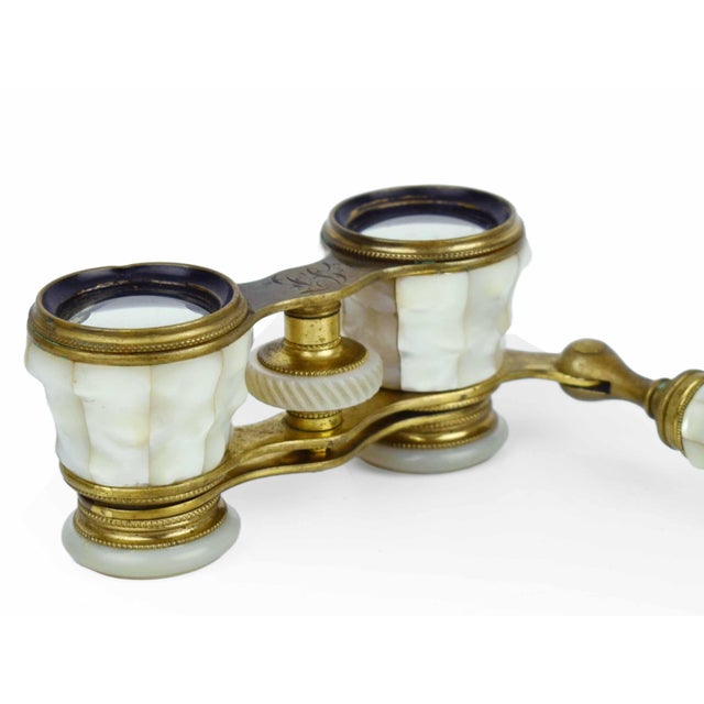 Antique 1900 'S French Mother of Pearl & Gilt Brass Colmont Paris Lorgnette Opera Glasses With Hamilton Lenses For Sale - Image 6 of 11