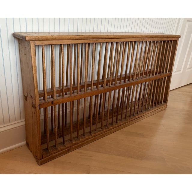 1910s Antique English Pine Edwardian Plate Rack for 50 Dishes For Sale - Image 5 of 17