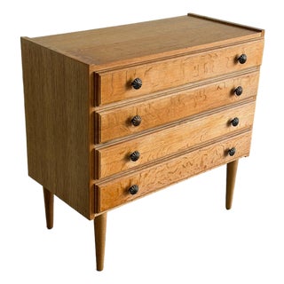 Vintage Small Oak Dresser With 4 Drawers Sunburst Knobs and Tapered Legs Denmark 1960s For Sale