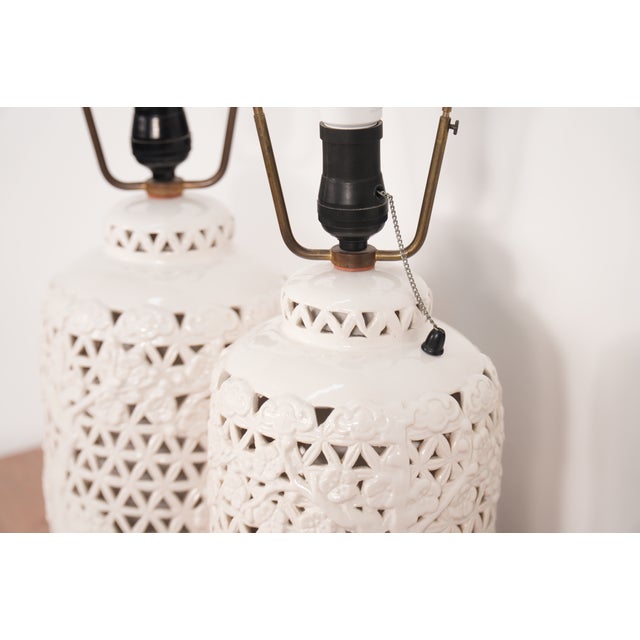 Mid 20th Century Pair Blanc De Chine Porcelain Table Lamps Hollywood Regency - Japan For Sale - Image 4 of 8
