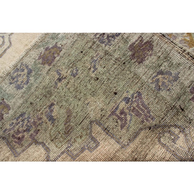 Mid 20th Century Classic Medallion Oushak Vintage Rug in Taupe, Purple, Cream, and Green For Sale In Atlanta - Image 6 of 7