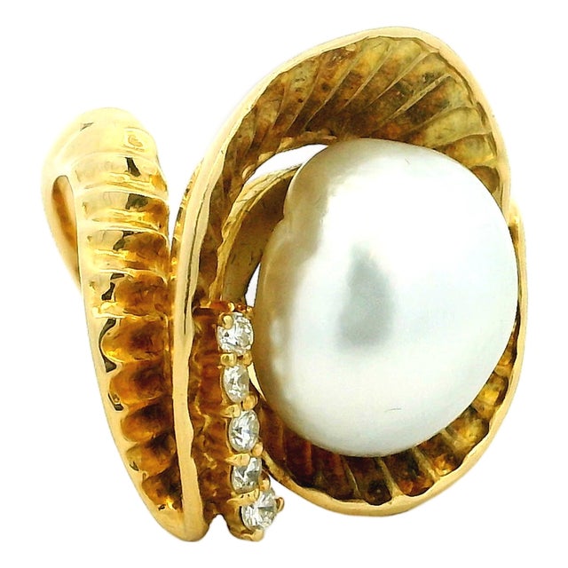 Vintage Italian 18k Gold South Sea Pearl and Diamond Cocktail Ring, 1970s, Size 5.5 For Sale