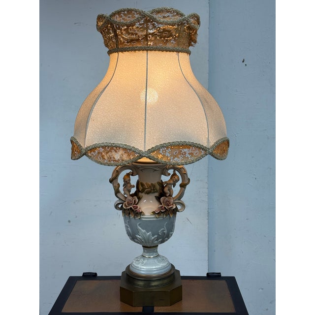 Italian Early 20th Century Italian Capodimonte Style Table Lamp With Original Lamp Shade For Sale - Image 3 of 12
