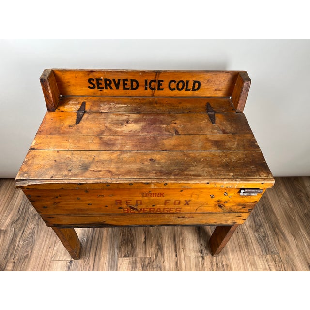 American Antique Tin Lined Pine General Store Red Fox Ginger Ale of Rhode Island Cooler C. 1930 For Sale - Image 3 of 9