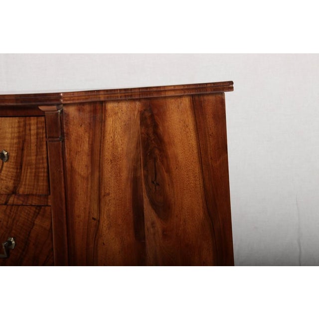 Small Antique Biedermeier Chest of Drawers in Walnut, 1810 For Sale - Image 14 of 18