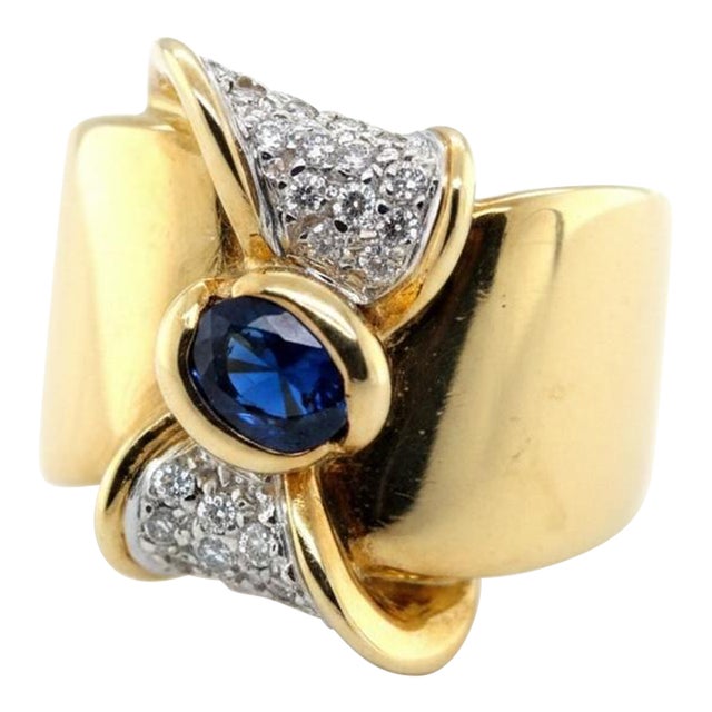 18k Yellow Gold Blue Sapphire and Diamond Ring, Size 6.5 For Sale