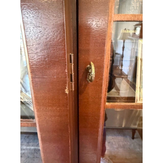 Brown Georgian Carved Mahogany Breakfront Bookcase Cabinet by Hickory For Sale - Image 8 of 10