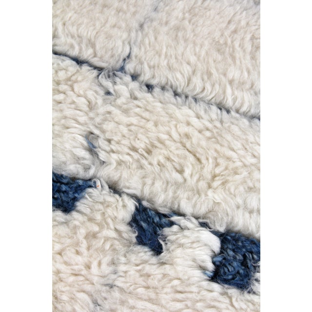 Transitional Weighton Ivory/Blue Hand knotted Wool Area Rug - 6'x9' For Sale - Image 3 of 8