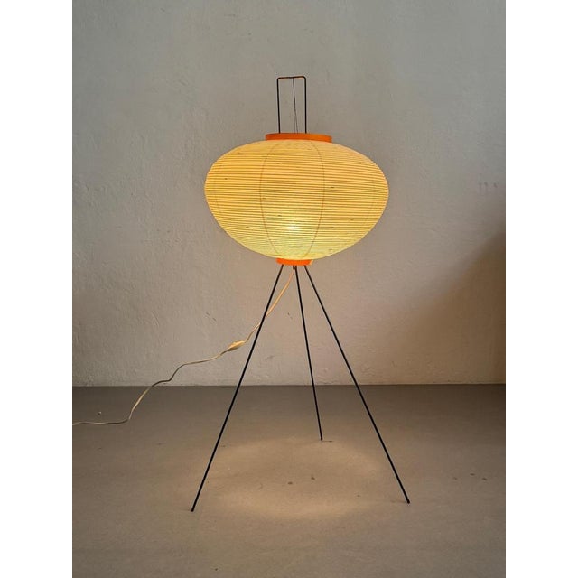Isamu Noguchi Paper Akari 10A Floor Lamp attributed to Noguchi, 1990s For Sale - Image 4 of 9