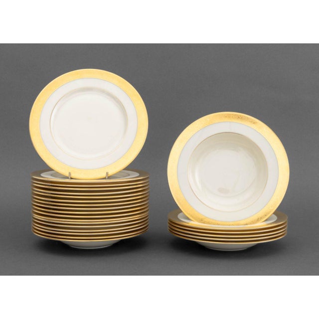Late 20th Century Lenox "Westchester" Porcelain Service, 72 Pcs. For Sale In New York - Image 6 of 15