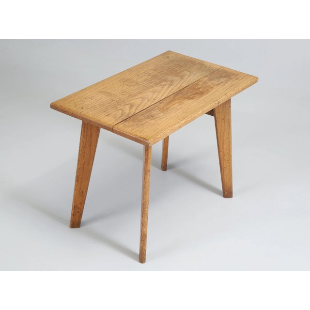 American Vintage American Ranch Oak Side Table or End Table Wagon Wheel Design For Sale - Image 3 of 12