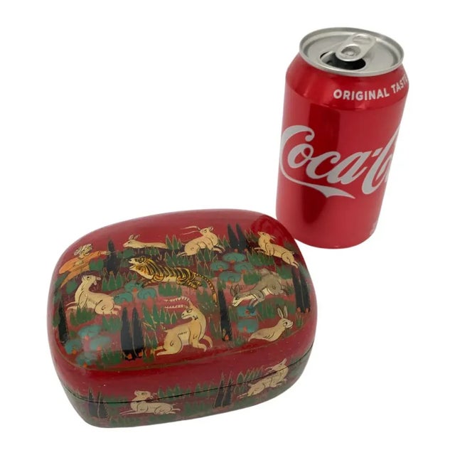 Vintage Hunter Tiger Kashmir Trinket Domed Box India Paper Mache Lacquer For Sale - Image 10 of 11