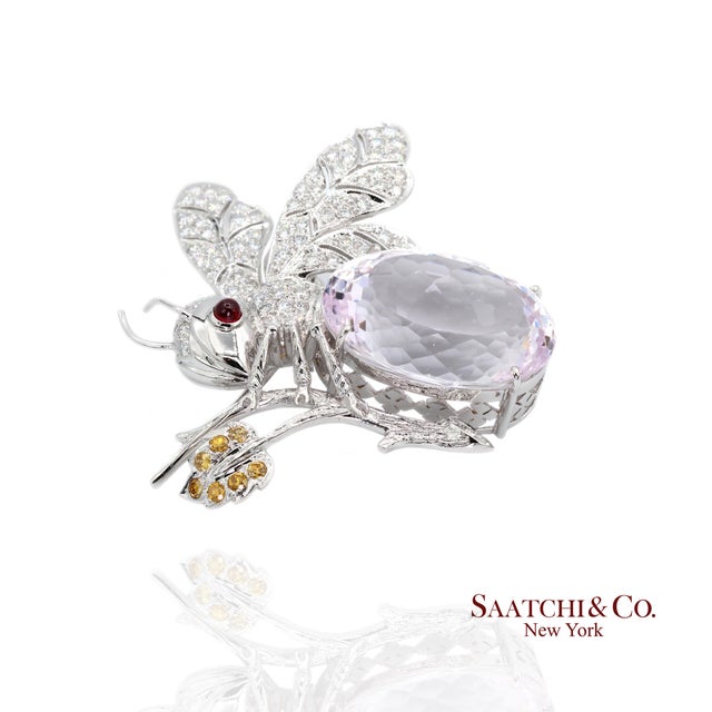 Contemporary 18k(750) Natural White Diamond With Kunzite Stone Bee Pin/Brooch/Pendant For Sale - Image 3 of 8