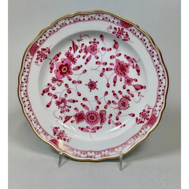 Rococo Mid 20th Century Set of 6 Meissen Indian Pink Porcelain Dessert Plates, 8-Inch, Hand-Gilded For Sale - Image 3 of 9