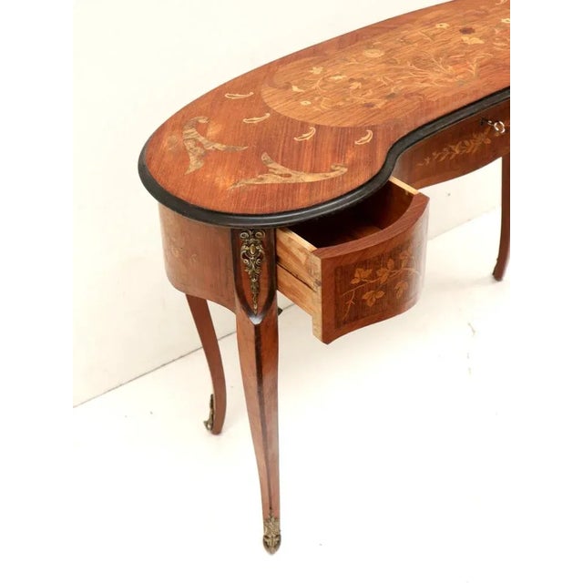 Louis XV Kidney-Shaped Side Table in the style of Jean François Oeben, 1800s For Sale - Image 4 of 10