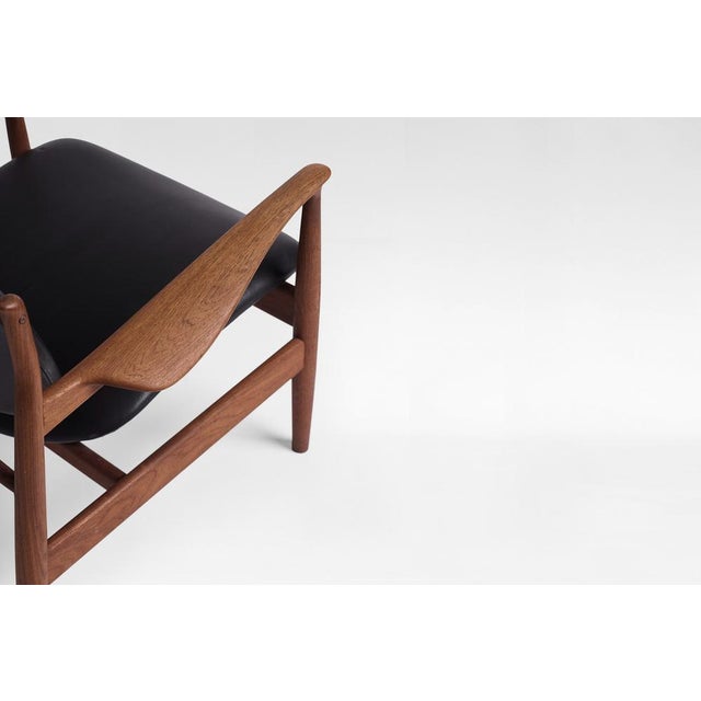FD136 Lounge Chair in Black Leather and Teak by Finn Juhl, France, 1960s For Sale - Image 6 of 11