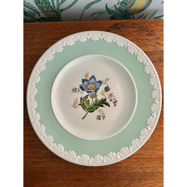 1930s 1930’s Wedgewood China Corinthian Hampton Court With Celadon Mint Green Rim - A Set of 60 Pieces For Sale - Image 5 of 18