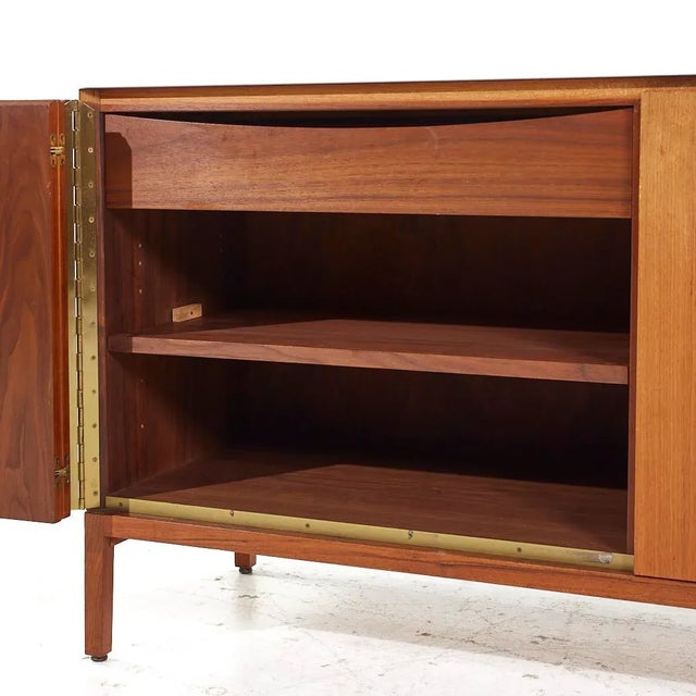 Paul McCobb for Calvin Mid Century Vitrolite and Bleached Mahogany Credenza For Sale - Image 9 of 12