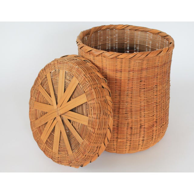 Vintage lidded woven wicker basket. No makers mark. Some age wear.