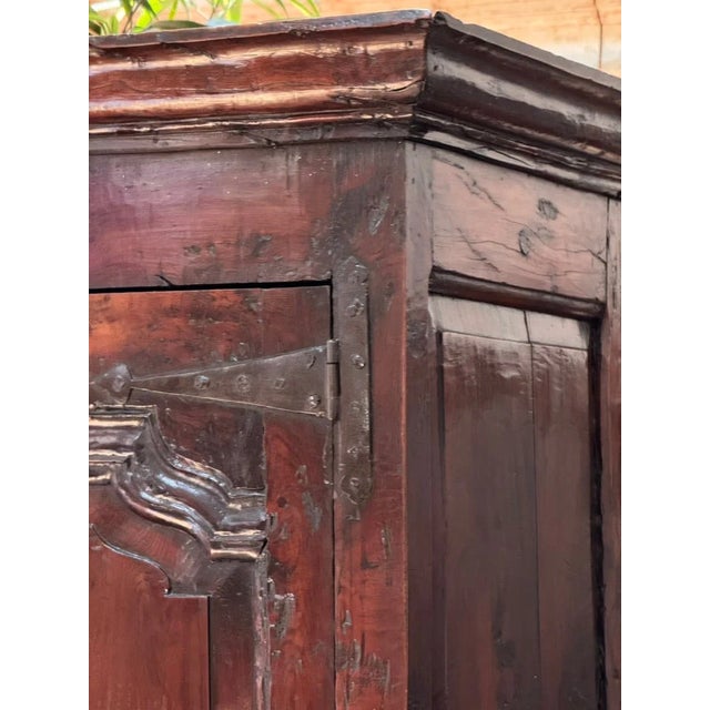 George II Yew Wood Press Cupboard, C. 1750 For Sale - Image 4 of 10