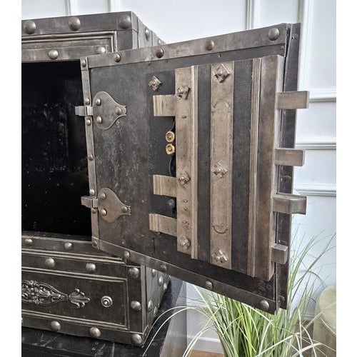 Antique Italian Safe Strong Box in Wrought Iron, 1700s For Sale - Image 5 of 9