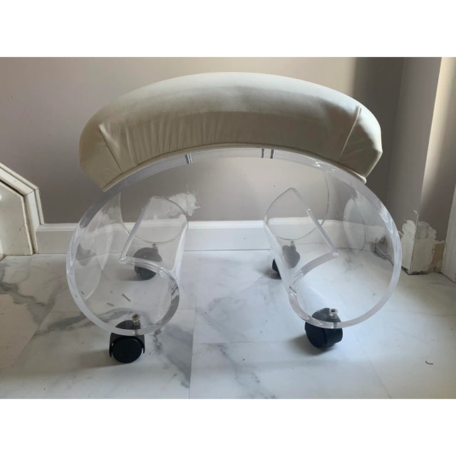 Hill Manufacturing Co. 1970s Postmodern Lucite Acrylic Stool Ottoman For Sale - Image 4 of 11