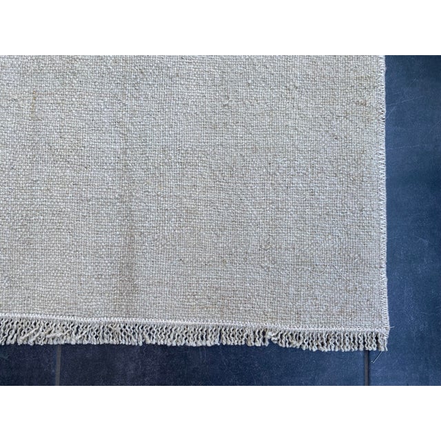 1950s Vintage White Neutral Kilim Rug For Sale - Image 5 of 7
