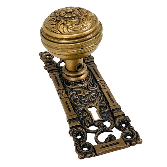 19th Century American Cast Bronze Door Knobs. A Set of 5 Pieces For Sale - Image 4 of 12