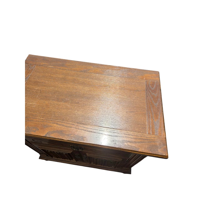 1990s Ethan Allen Royal Charter Oak Nightstand End Table Cabinet For Sale - Image 10 of 15