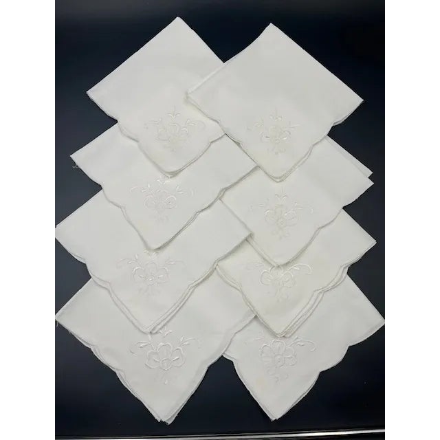 Vintage Scalloped Edge White Dinner Napkins - Set of 8 For Sale - Image 6 of 12