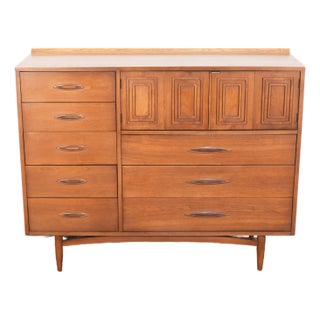 1960s Broyhill Sculptra "Magna" 8-Drawer Dresser For Sale