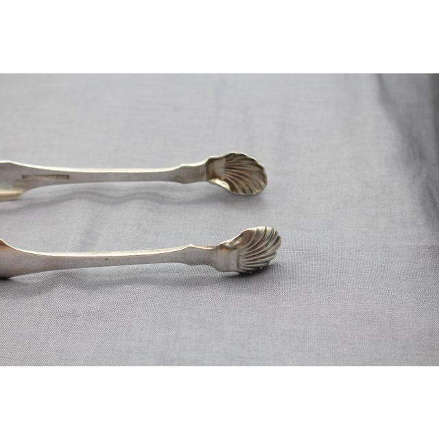 American Circa 1830 American Fiddle Pattern Coin Silver Sugar Tongs by J. Peters For Sale - Image 3 of 7