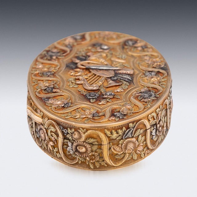 Gold Antique Continental 3-Colour Gold Snuff Box, 1800s For Sale - Image 8 of 18