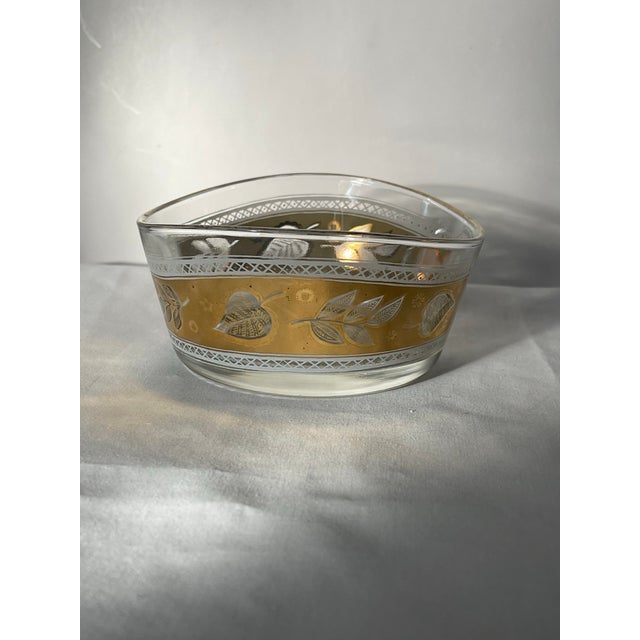 Gold Vintage Leaf Pattern Gold Trimmed Bowl For Sale - Image 8 of 11
