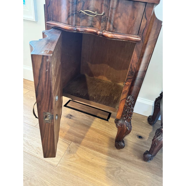 Late 19th Century Pair of Antique American Victorian Rococo Revival Figured Walnut Marble-Top Bedside Cabinets, Circa 1870 For Sale - Image 5 of 12