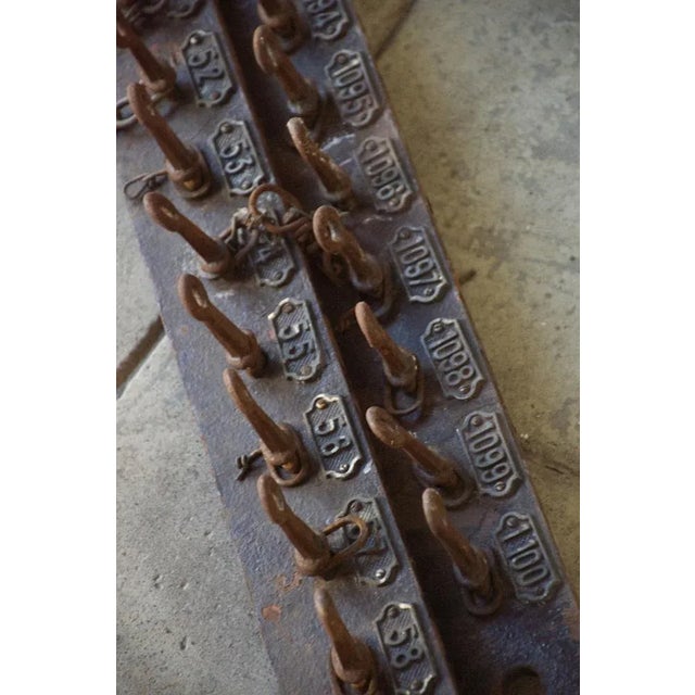 Cast-iron doors in their original patina. X2 lengths of 4m totalling 790cm