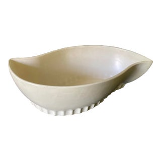 Vintage u.s.a.. Alabaster Pottery Bowl With Curved Shape For Sale