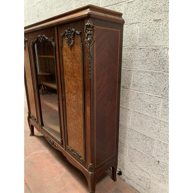 20th Century Louis XV Bookcase in Mahogany and Burr Walnut For Sale - Image 5 of 13