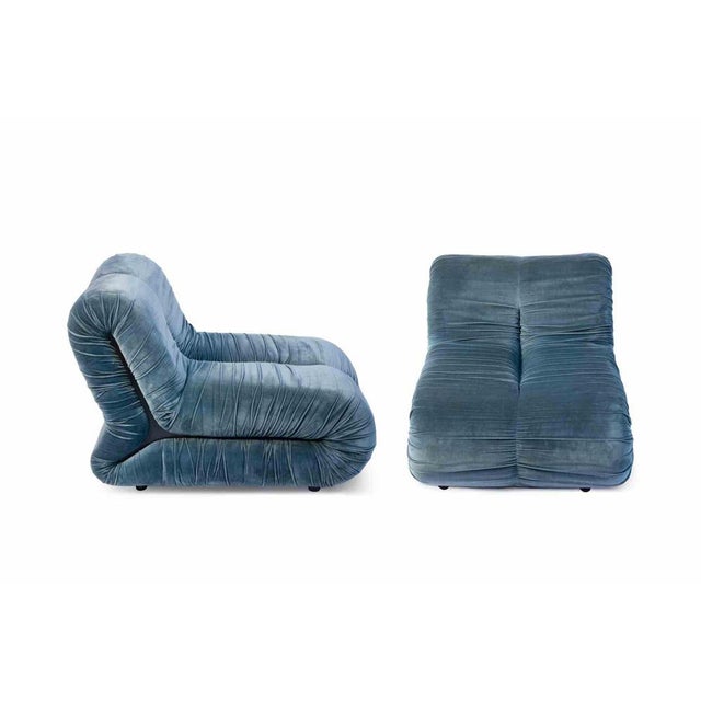 This rare pair of “Pagrù” lounge armchairs, designed in the 1970s by Claudio Vagnoni, represents one of the most...