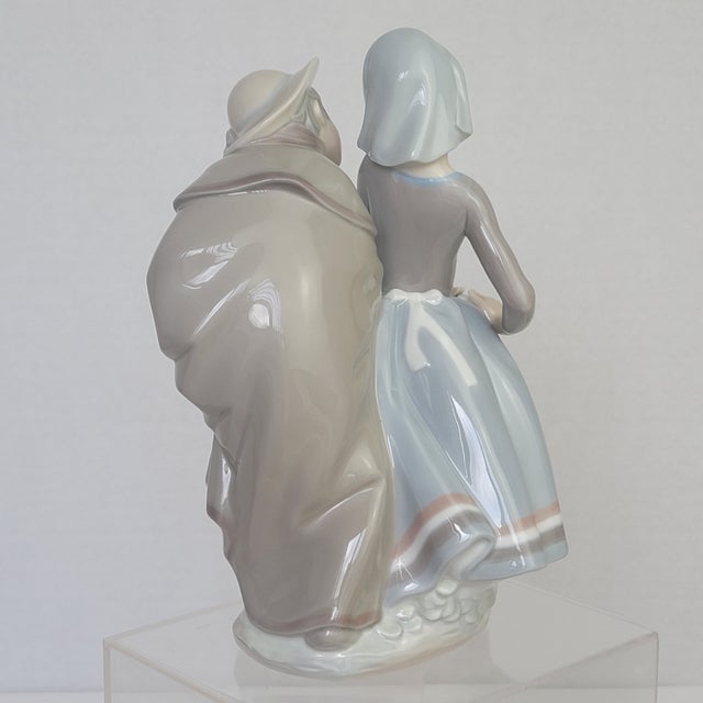 Late 20th Century Vintage Lladro Spain Boy Meets Girl Little Couple Kissing Porcelain Figurine For Sale - Image 5 of 18