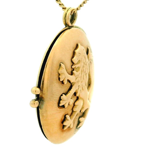 Vintage 14k Gold Heraldic Lion Rampant Oval Photo Locket Pendant For Sale - Image 4 of 12