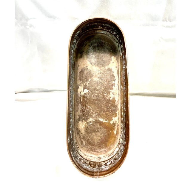 1980s Vintage Oval Brass Cachepot Planter – Hollywood Regency Floral Brass Jardiniere For Sale - Image 5 of 6