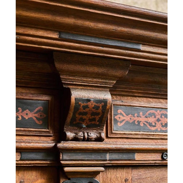 This rare example of a Dutch Renaissance cabinet (“Beeldenkast”) dates from around 1640 and represents the pinnacle of the...