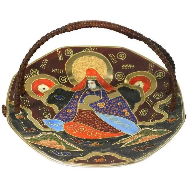 Beautiful Japanese Satsuma Handled Large Serving Plate-22k Gold Outline Design-Woven Handle For Sale In West Palm - Image 6 of 6