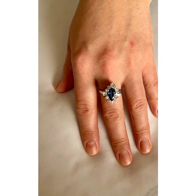 2.5 Ct Blue Sapphire & 1.2Ct Diamond Cocktail Ring in 18 Karat White Gold Estate For Sale - Image 12 of 18