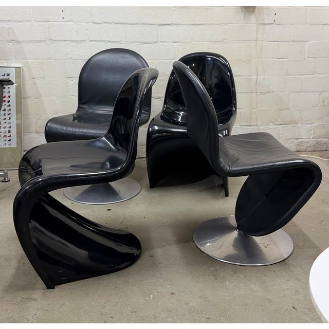 Model 1-2-3 Side Chairs and Panton Chairs in Black Leather by Verner Panton for Fritz Hansen & Fehlbaum, 1970s, Set of 4 For Sale - Image 16 of 16