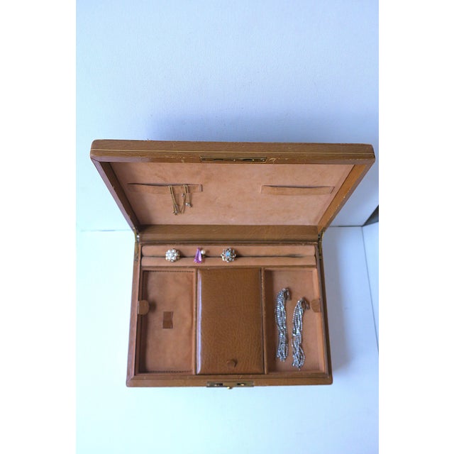 Late 20th Century Leather Jewelry Box Made in Spain, Similar to Italian For Sale - Image 5 of 12